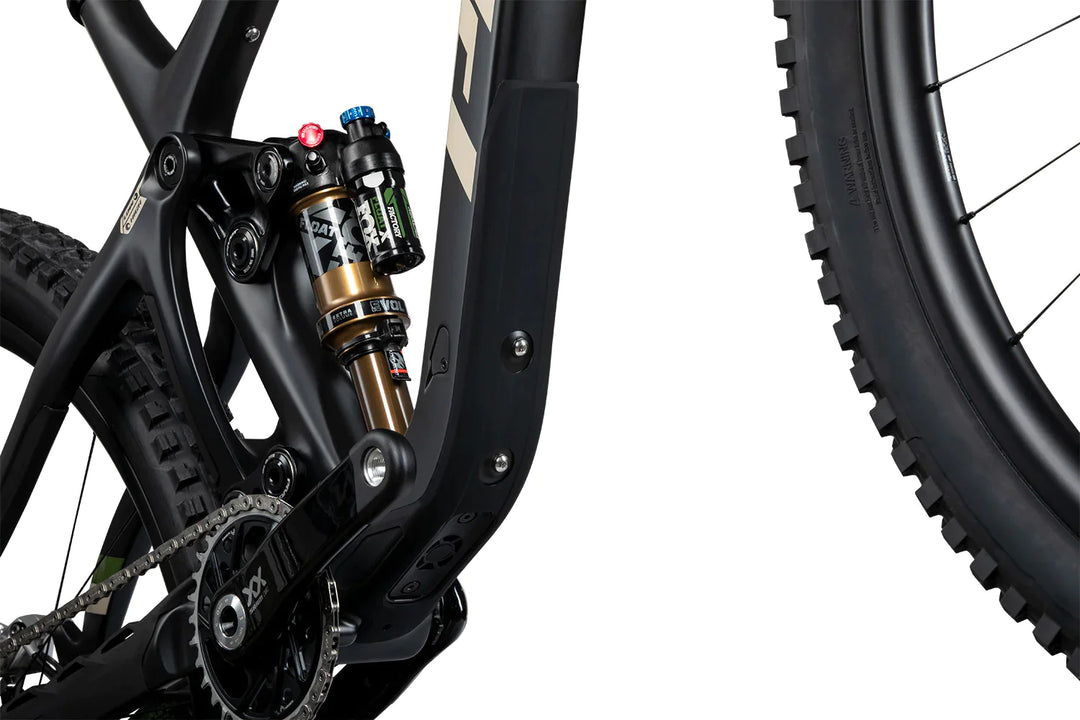 2024 Pivot Switchblade